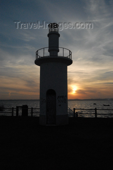 portugal-se167: Portugal - Alcochete: small lighthouse on the jetty - sunset - pequeno farol no pontão - pôr do sol - photo by M.Durruti - (c) Travel-Images.com - Stock Photography agency - Image Bank