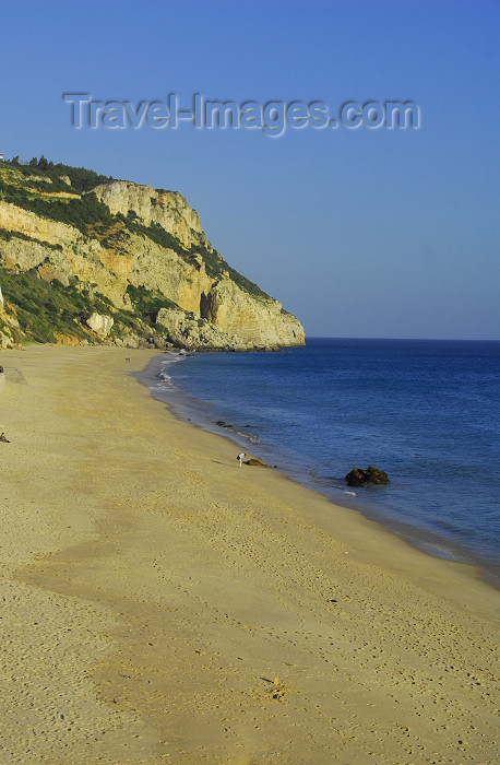 portugal-se172: Portugal - Sesimbra: downtown beach - praia no centro - photo by M.Durruti - (c) Travel-Images.com - Stock Photography agency - Image Bank