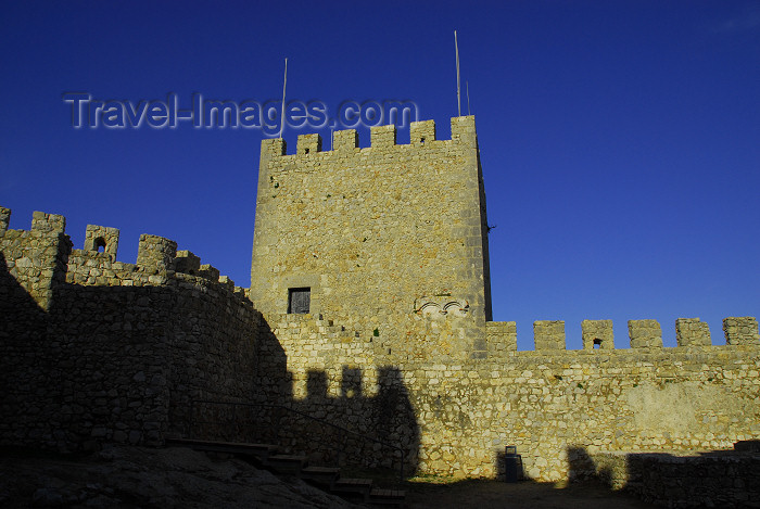 portugal-se191: Sesimbra, Portugal: the castle - tower and ramparts - Castelo de Sesimbra - torres e muralhas - Monumento Nacional - photo by M.Durruti - (c) Travel-Images.com - Stock Photography agency - Image Bank