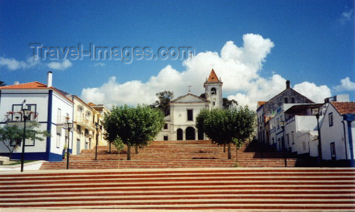 portugal-se36: Portugal - Atalaia (Concelho do Montijo): church square / praça da Igreja - photo by M.Durruti - (c) Travel-Images.com - Stock Photography agency - Image Bank