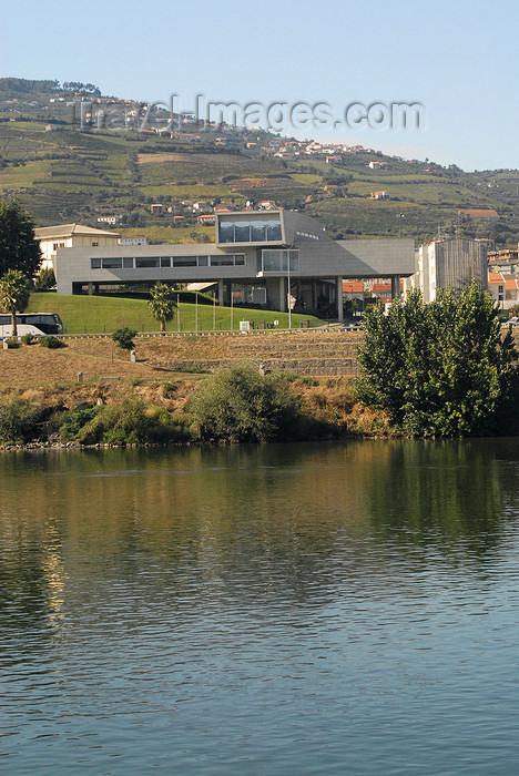 portugal-vr26: Peso da Régua, Vila Real - Portugal: bold architecture by the river Douro - arquitectura arrojada junto ao Douro - photo by M.Durruti - (c) Travel-Images.com - Stock Photography agency - Image Bank