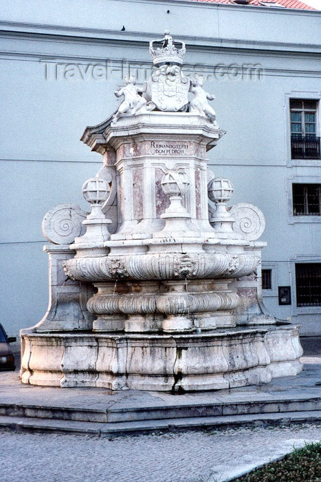 portugal169: Portugal - Setúbal: Sapal fountain - Teófilo Braga square / Chafariz do Sapal - praça Teófilo Braga - photo by M.Durruti - (c) Travel-Images.com - Stock Photography agency - Image Bank