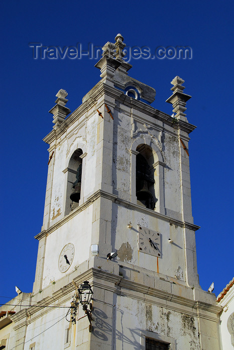 portugal26: Sesimbra, Portugal: belfry - Santiago church - torre sineira - Igreja Matriz de Santiago - igreja quinhentista, de transição entre o estilo manuelino e o renascimento - photo by M.Durruti - (c) Travel-Images.com - Stock Photography agency - Image Bank