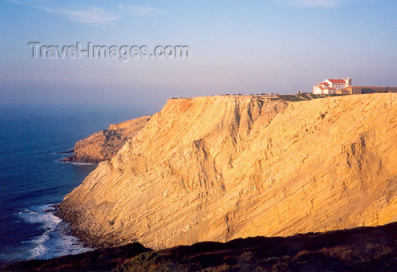 portugal46: Cape Espichel: Atlantic blue - Cabo Espichel (Concelho de Sesimbra, Portugal) - photo by M.Durruti - (c) Travel-Images.com - Stock Photography agency - Image Bank