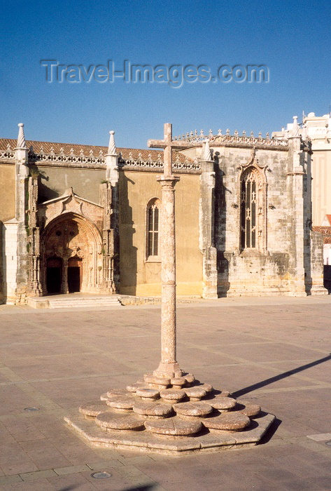 portugal47: Portugal - Setubal: Manueline decoration at the convent of Jesus - Portuguese Gothic / decoração Manuelina no convento de Jesus - gótico português tardio ou flamejante - photo by M.Durruti - (c) Travel-Images.com - Stock Photography agency - Image Bank