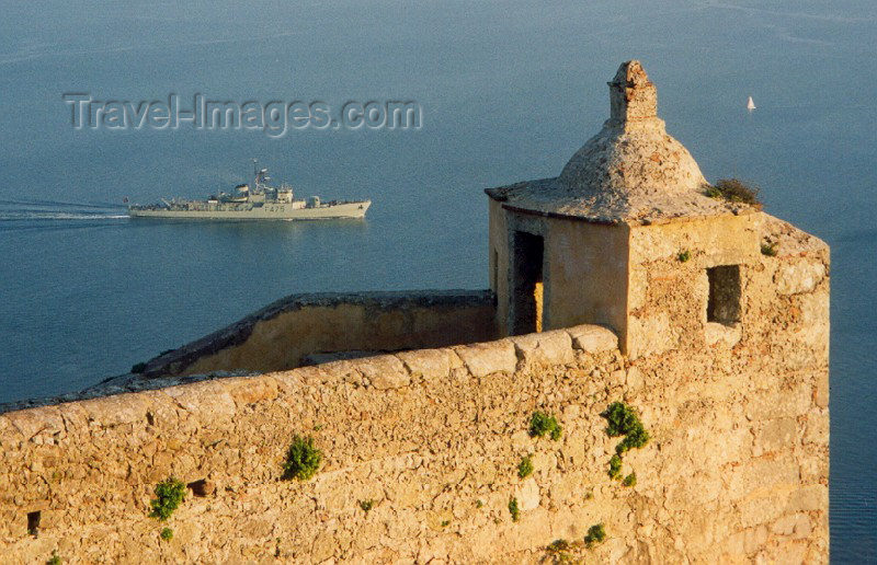 portugal48: Portugal - Setúbal: frigate F475 from fort St. Filipe - Portuguese navy / fragata F475  da Armada Portuguesa vista do forte de São Filipe - photo by M.Durruti - (c) Travel-Images.com - Stock Photography agency - Image Bank