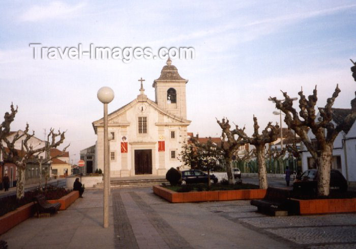 portugal69: Portugal - Samouco:  main square and S. Brás church / praça central e igreja Matriz - S. Brás - photo by M.Durruti - (c) Travel-Images.com - Stock Photography agency - Image Bank