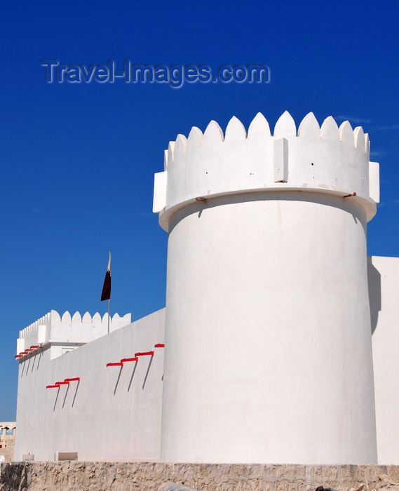 qatar22: Doha, Qatar: Kuwt / Khoot / Koot fort, established by the Ottoman Empire in 1880 - white towers and ramparts - western wall, on Al Asmakh Street - photo by M.Torres - (c) Travel-Images.com - Stock Photography agency - Image Bank