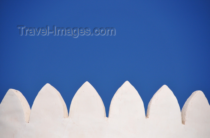 qatar25: Doha, Qatar: Kuwt / Khoot / Koot fort - white washed crenulation on a tower - photo by M.Torres - (c) Travel-Images.com - Stock Photography agency - Image Bank