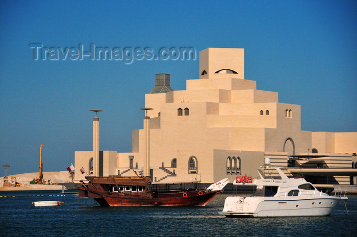 qatar59: Doha, Qatar: dhow and yacht near the Museum of Islamic Art - IM Pei decided to build the museum on the water - photo by M.Torres - (c) Travel-Images.com - Stock Photography agency - Image Bank