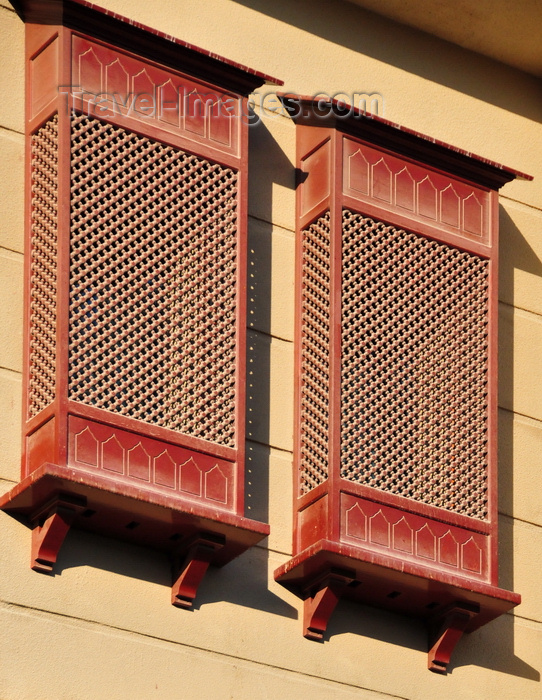 qatar81: Doha, Qatar: Qatar Islamic Cultural Center, FANAR - arabian enclosed oriel window with carved wood - Mashrabiya or Shanasheel - photo by M.Torres - (c) Travel-Images.com - Stock Photography agency - Image Bank