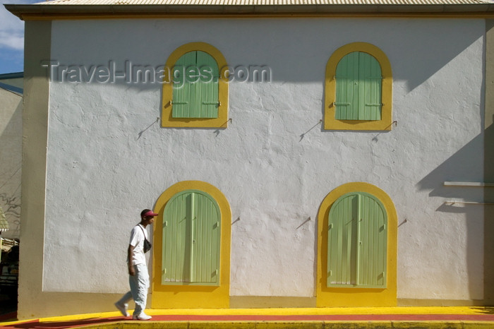 reunion129: Réunion (north-west) - Saint-Gilles / St-Gilles: architecture - white and yellow - photo by Y.Guichaoua - (c) Travel-Images.com - Stock Photography agency - Image Bank