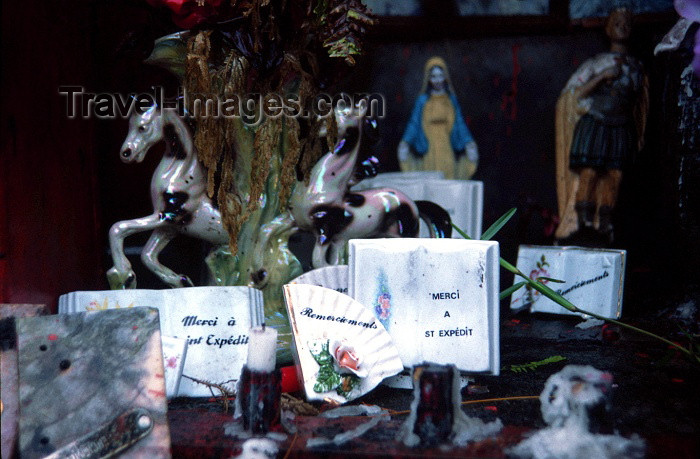 reunion19: Reunion / Reunião - improvised shrine - thanking St. Expedit for miracles / Santo Expedito - agradecimento por milagres - photo by W.Schipper - (c) Travel-Images.com - Stock Photography agency - Image Bank