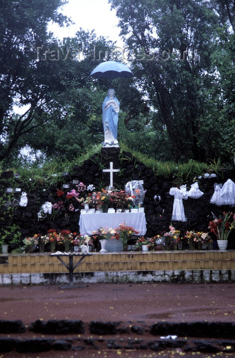 reunion21: Reunion / Reunião (south-east) - Sainte-Rose - Madonna / Virgin with a parasol - La vierge Parasol - photo by W.Schipper - (c) Travel-Images.com - Stock Photography agency - Image Bank