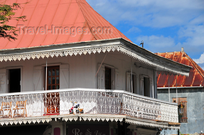 reunion214: Saint-Denis, Réunion: red roof and creole balcony - corner of Pasteur and Paris street - photo by M.Torres - (c) Travel-Images.com - Stock Photography agency - Image Bank