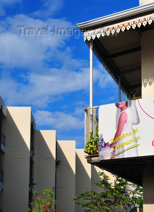 reunion218: Saint-Denis, Réunion: old and new architecture - corner of Rue Maréchal Leclerc and Rue Jules Olivier - photo by M.Torres - (c) Travel-Images.com - Stock Photography agency - Image Bank