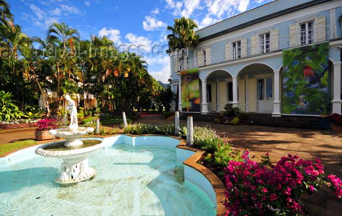 reunion226: Saint-Denis, Réunion: fountain in front of the Conseil Général de La Réunion building - photo by M.Torres - (c) Travel-Images.com - Stock Photography agency - Image Bank