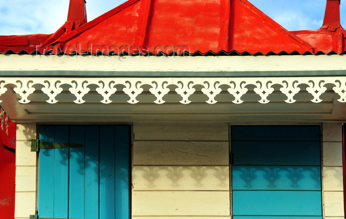 reunion244: Saint-Denis, Réunion: creole shop with ornamental band - Lambrequins d'une Boutique créole - 'Maison Astuces' - Rue Jean Chatel - photo by M.Torres - (c) Travel-Images.com - Stock Photography agency - Image Bank