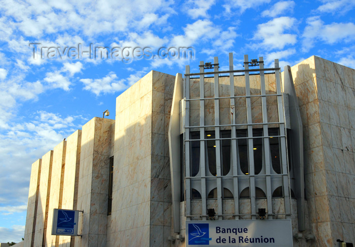 reunion246: Saint-Denis, Réunion: Saint-Denis, Réunion: Banque de la Réunion - rue Jean Chatel - photo by M.Torres - photo by M.Torres - (c) Travel-Images.com - Stock Photography agency - Image Bank