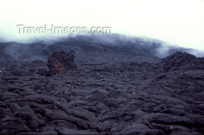 reunion54: Reunion / Reunião - Mount Piton de la Fournaise - Volcano: lava formations - photo by W.Schipper - (c) Travel-Images.com - Stock Photography agency - Image Bank