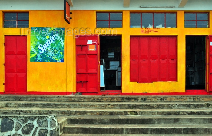 rodrigues1: Anse Quitor, Rodrigues island, Mauritius: colourful grocery store - Creole architecture - photo by M.Torres - (c) Travel-Images.com - Stock Photography agency - Image Bank