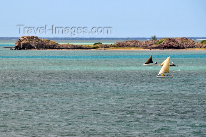 rodrigues16: Hermitage Island, Rodrigues island, Mauritius: islet, horizon and fishing boats with latin sails - photo by M.Torres - (c) Travel-Images.com - Stock Photography agency - Image Bank