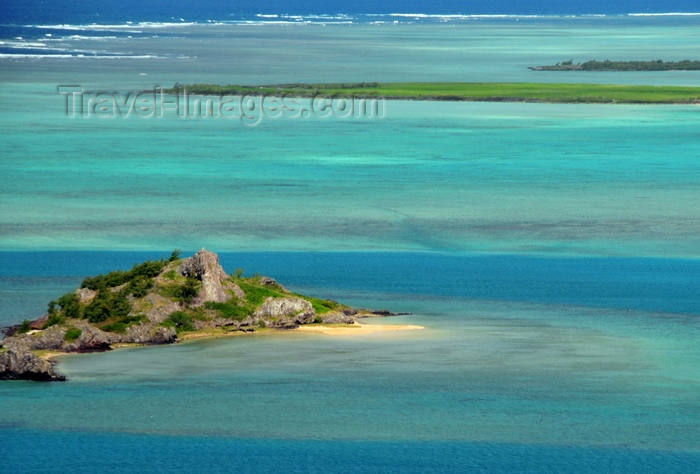 rodrigues29: Hermitage Island, Rodrigues island, Mauritius: coral reef and islet, home to a small beach and a legendary pirates' trasure - photo by M.Torres - (c) Travel-Images.com - Stock Photography agency - Image Bank