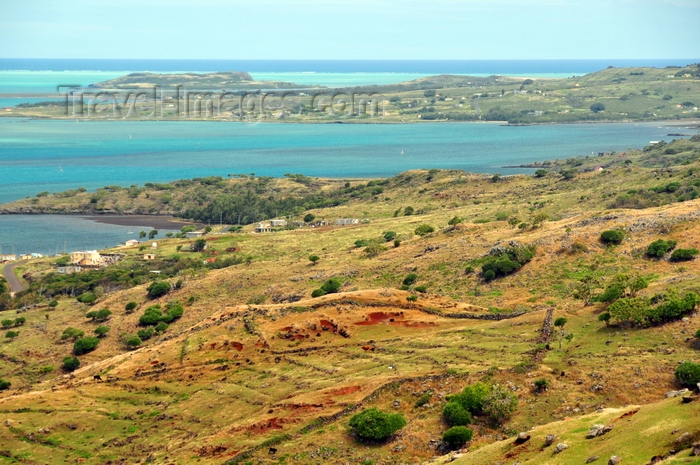 rodrigues30: Anse Grand Var, Rodrigues island, Mauritius: view from the hills towards Pointe Corail and the Ile aux Crabes islet - southwest coast - photo by M.Torres - (c) Travel-Images.com - Stock Photography agency - Image Bank