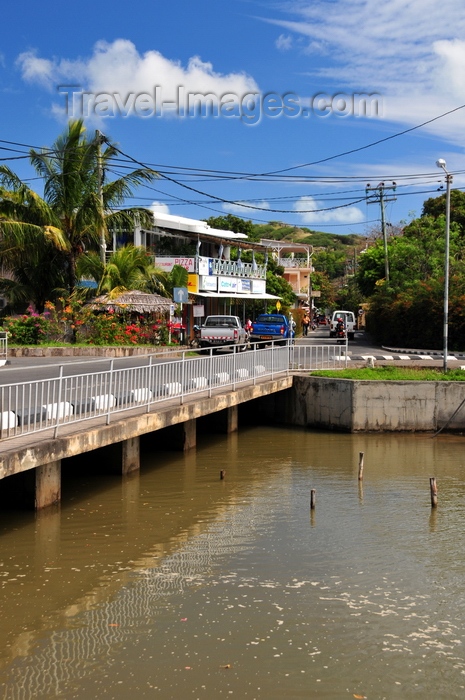 rodrigues49: Port Mathurin, Rodrigues island, Mauritius: bridge and restaurant - Rue de la Solidarité - photo by M.Torres - (c) Travel-Images.com - Stock Photography agency - Image Bank