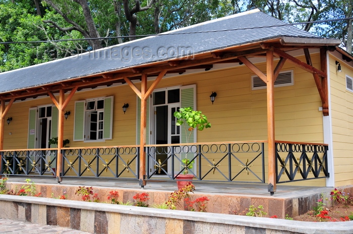 rodrigues55: Port Mathurin, Rodrigues island, Mauritius: creole architecture, Rodrigues Tourism Office in front of La Residence - photo by M.Torres - (c) Travel-Images.com - Stock Photography agency - Image Bank