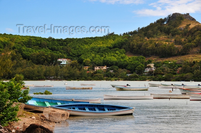 rodrigues63: Baie aux Huitres, Rodrigues island, Mauritius: hill, boats and villas - Oyster bay - photo by M.Torres - (c) Travel-Images.com - Stock Photography agency - Image Bank