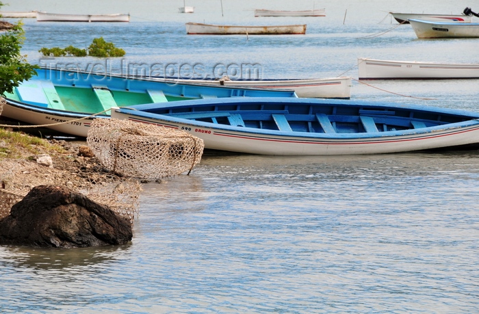 rodrigues64: Baie aux Huitres, Rodrigues island, Mauritius: fishing boats at rest - Oyster bay - photo by M.Torres - (c) Travel-Images.com - Stock Photography agency - Image Bank