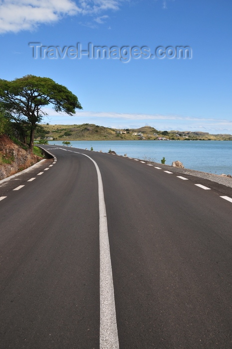 rodrigues68: Baie Malgache, Rodrigues island, Mauritius: road along the north coast - photo by M.Torres - (c) Travel-Images.com - Stock Photography agency - Image Bank