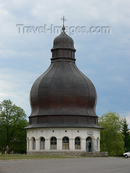 romania128: Târgu Neamt area, Neamt county, Moldavia, Romania: Neamt Monastery - domed building hosting the Library of St. John, with over 11.000 volumes, including 600 manuscripts in Romanian, Slavonic and Greek - Manastirea Neamt - photo by J.Kaman - (c) Travel-Images.com - Stock Photography agency - Image Bank