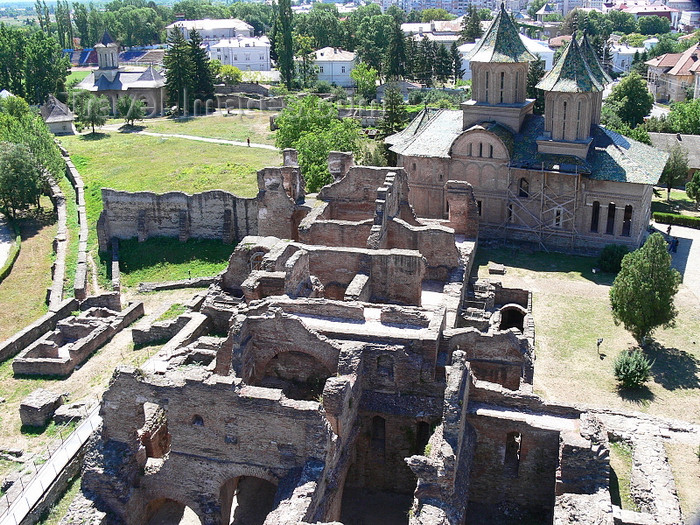 romania164: Târgoviste, Dâmbovita county, Muntenia / Greater Wallachia, Romania: ruins of the castle of Vlad Tepes and church - the Old Court - Curtea Domneasca - photo by J.Kaman - (c) Travel-Images.com - Stock Photography agency - Image Bank