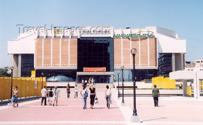 romania26: Rumänien - Iasi: the Central Hall / Hala Centrala - Shopping Centre - photo by M.Torres - (c) Travel-Images.com - Stock Photography agency - Image Bank