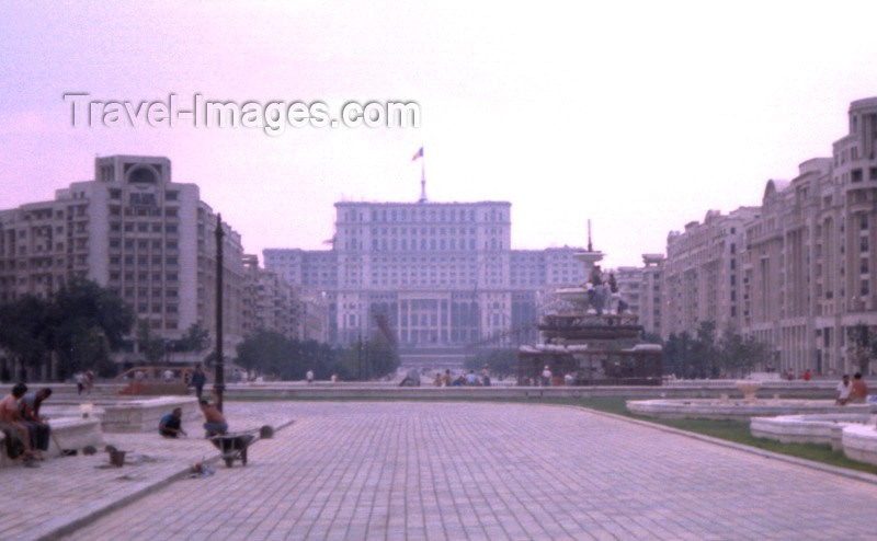 romania3: Romania - Bucharest / Bucuresti / OTP / BBU: the house that Nicolae Ceausescu built (Palace of Parliament -former House of the People) / Palatul Parlamentului - Casa Poporului - Piata Unirii - (c) Travel-Images.com - Stock Photography agency - Image Bank