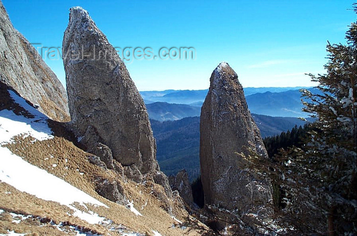 romania38: Romania - Muntii Ceahlau: Claile lui Miron - rock formations - Eastern Carpathians - photo by R.Ovidiu - (c) Travel-Images.com - Stock Photography agency - Image Bank