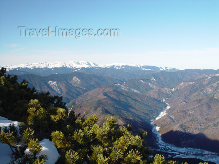 romania41: Romania - Piatra Craiului: view towards Muntii Fagaras - photo by R.Ovidiu - (c) Travel-Images.com - Stock Photography agency - Image Bank