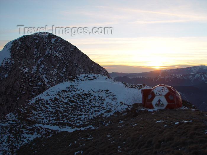 romania45: Romania - Piatra Craiului: igloo by the summit - photo by R.Ovidiu - (c) Travel-Images.com - Stock Photography agency - Image Bank