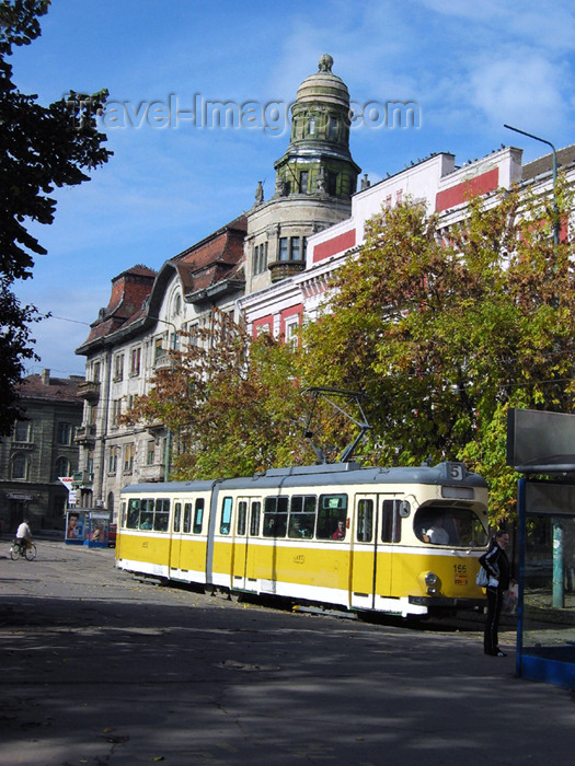 romania49: Romania - Timisoara: tram at Libertatji square - photo by *ve - (c) Travel-Images.com - Stock Photography agency - Image Bank