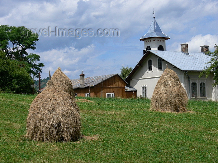 romania86: Gura Humorului, Suceava county, southern Bukovina, Romania: haystacks, chapel and rural houses - photo by J.Kaman - (c) Travel-Images.com - Stock Photography agency - Image Bank