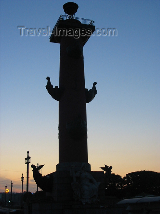 russia124: Russia - St. Petersburg: Rastral column at night (photo by D.Ediev) - (c) Travel-Images.com - Stock Photography agency - Image Bank
