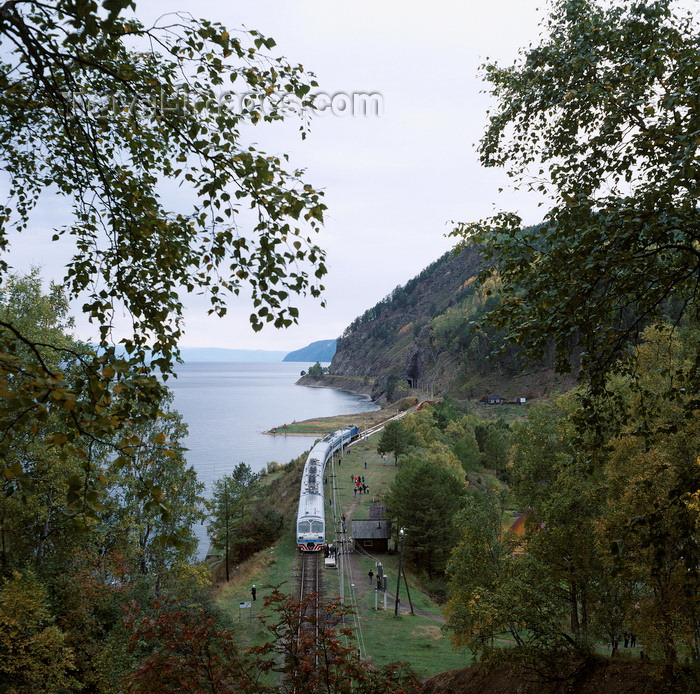 russia23: Lake Baikal, Irkutsk oblast, Siberia, Russia: train stopping on the old part of the Transsiberian railway, between Port Baikal and Sludjanka - Maritui - Circum-Baikal Railway - photo by A.Harries - (c) Travel-Images.com - Stock Photography agency - Image Bank