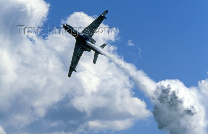 russia358: Russia - Gelendjik - Krasnodar kray: aviation show over the Black Sea - fire fighting aircraft drops water - Beriev Be-200 is an amphibious multirole turbofan aircraft designed by the Berieva Aviatsionnyi Kompaniya - photo by V.Sidoropolev - (c) Travel-Images.com - Stock Photography agency - Image Bank