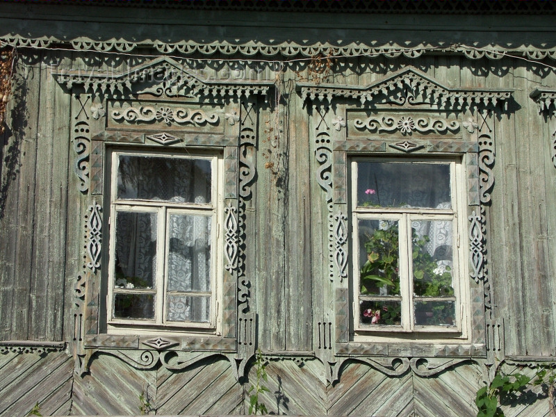 russia441: Russia - Perm: Russian timber architecture - detail - decorated windows - photo by P.Artus - (c) Travel-Images.com - Stock Photography agency - Image Bank