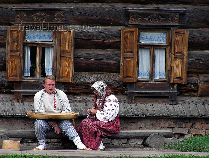 russia499: Russia - Suzdal - Vladimir oblast: mock peasants - Museum of wooden architecture & peasant life - photo by J.Kaman - (c) Travel-Images.com - Stock Photography agency - Image Bank