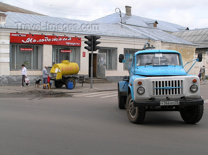 russia503: Russia - Suzdal: street scene - Zil-130 truck and kvas tank - Zavod Imeni Likhacheva - photo by J.Kaman - (c) Travel-Images.com - Stock Photography agency - Image Bank