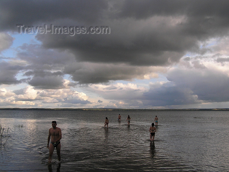 russia518: Russia - Pereslavl-Zalessky area - Yaroslavl Oblast: Lake Pleshcheevo - bathers - photo by J.Kaman - (c) Travel-Images.com - Stock Photography agency - Image Bank