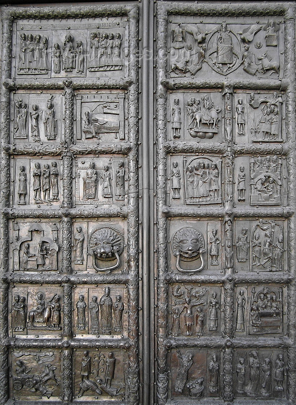 russia546: Russia - Velikiy Novgorod: bronze gate at the Kremlin - photo by J.Kaman - (c) Travel-Images.com - Stock Photography agency - Image Bank